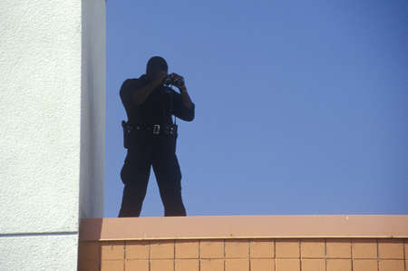 Secret Service agent on rooftop security duty during Clinton/Gore 1992 campaignのeditorial素材