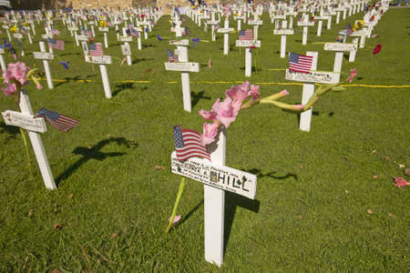 Mock grave markers of US soldiers who died in Iraq war at Arlington West, Santa Barbara, CAのeditorial素材