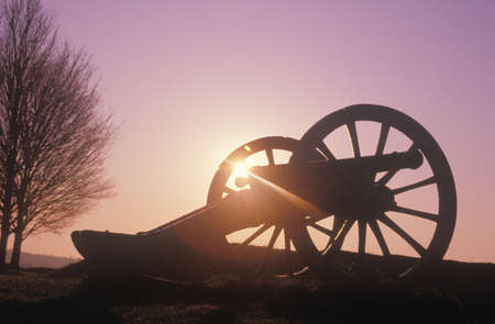 Cannons at the Revolutionary War National Park at sunrise, Valley Forge, PAのeditorial素材