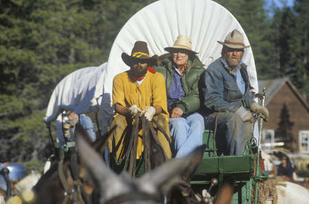 Living History participants in wagon train near Sacramento, CAのeditorial素材