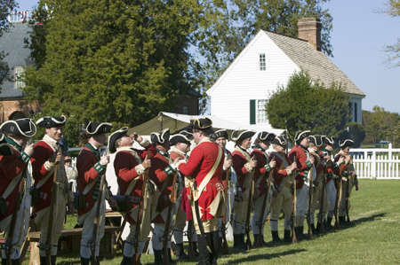 British soldiers toast to the King of England in front of the Digges House, built in 1775 in Yorktown, Virginia. First owner Dudley Digges' house now resides in the Colonial National Historical Park, Historical Triangle, as part of the 225th anniversary oのeditorial素材