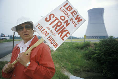 Striker with placard at Davis-Besse Nuclear Power Station, OHのeditorial素材