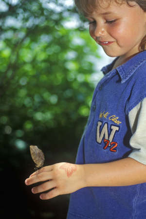 Young girl with butterfly, Coconut Creek, FLのeditorial素材