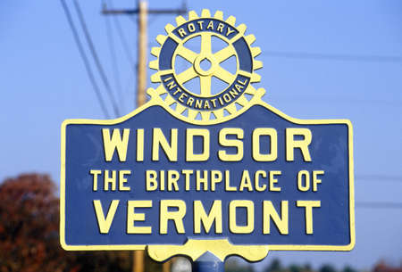Rotary Club welcome sign at entrance to Windsor, VTのeditorial素材