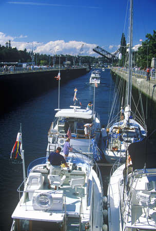 Boats going through Hiram M. Chittenden Locks on Puget Sound, Seattle, WAのeditorial素材