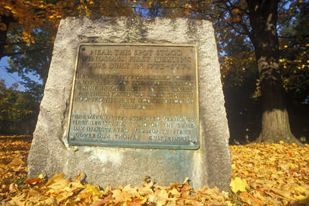 Stone and plaque marking founding of Windsor, VT in autumnのeditorial素材
