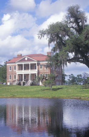Pre-Revolutionary War Plantation on Ashley River, Charleston, SCのeditorial素材