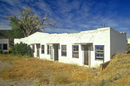 Long,  low abandoned motel with weeds on Route 66, AZのeditorial素材
