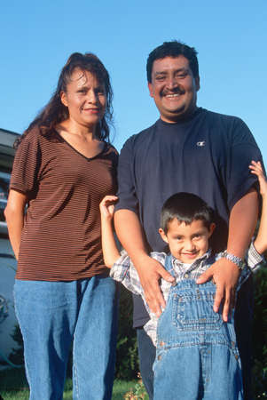 A Guatemalan-American family, Ojai, CAのeditorial素材