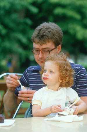 A father and daughter eating ice cream, Westfield, NYのeditorial素材