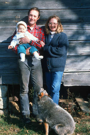 Parents and their baby on the family farm, Bourbon, MOのeditorial素材