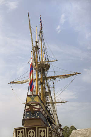 The Susan Constant, Godspeed and Discovery, re-creations of the three ships that brought English colonists to Virginia in 1607, flying the English and Union Jack flags and sailing down the James River on May 12, 2007, as part of the 400th Anniversary progのeditorial素材