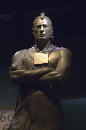 Statue of Chief Powhatan the supreme ruler of most of the indigenous tribes in the Chesapeake Bay and assumed father of Pocahontas, Jamestown Museum, Virginiaのeditorial素材