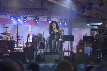 Chaka Kahn singing May 12, 2007 at America's 400th Anniversary Concert, Jamestown, Virginiaのeditorial素材