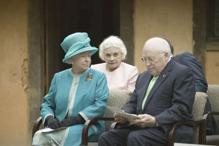 Left to right, Her Majesty Queen Elizabeth II, former Supreme Court Justice Sandra Day O'Connor and Vice President Dick Cheney observing ceremony at James Fort, Jamestown Settlement, Virginia on May 4, 2007, the 400th Anniversary of English establishment のeditorial素材