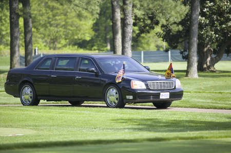 Black Presidential Limo and American Flag on golf course in Williamsburg, Virginia on May 4, 2007 のeditorial素材