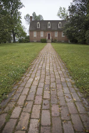 Red brick walkway leading to Smith's Fort Plantation in Surry County, Virginiaのeditorial素材