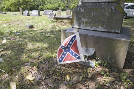 Confederate flag in front of Westover Parish, an English Episcopal Church, in Charles City County, Virginia established in close proximity to the original settlement at Jamestown in 1613. About 1730 the construction of the present Westover Church was compのeditorial素材