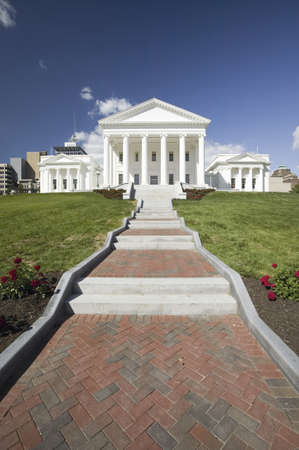 The 2007 restored Virginia State Capitol, designed by Thomas Jefferson who was inspired by Greek and Roman Architecture, Richmond, Virginiaのeditorial素材