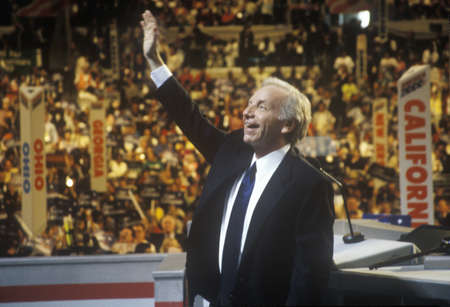 Senator Joe Lieberman accepts Former Vice Presidential nomination at the 2000 Democratic Convention at the Staples Center, Los Angeles, CA のeditorial素材