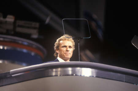 Former Congressman Joseph Kennedy addresses crowd at the 1992 Democratic National Convention at Madison Square Garden, New Yorkのeditorial素材