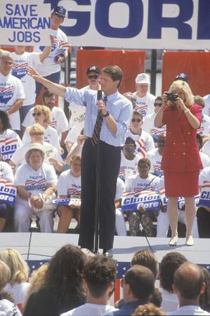 Senator Al Gore on the Clinton/Gore 1992 Buscapade campaign tour in Toledo, Ohioのeditorial素材