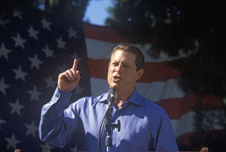 Vice President Al Gore campaigns for the Democratic presidential nomination at Lakewood Park in Sunnyvale, Californiaのeditorial素材