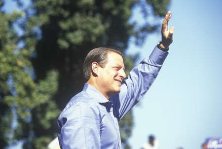 Vice President Al Gore campaigns for the Democratic presidential nomination at Lakewood Park in Sunnyvale, Californiaのeditorial素材