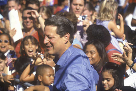 Vice President Al Gore campaigns for the Democratic presidential nomination at Lakewood Park in Sunnyvale, Californiaのeditorial素材