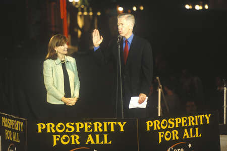 Former CA Governor Gray Davis at a Presidential rally for Gore/Lieberman on October 31st of 2000 in Westwood Village, Los Angeles, Californiaのeditorial素材