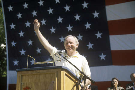 Senator Joe Lieberman campaigns for vice president during a rally at California State University at Fresnoのeditorial素材