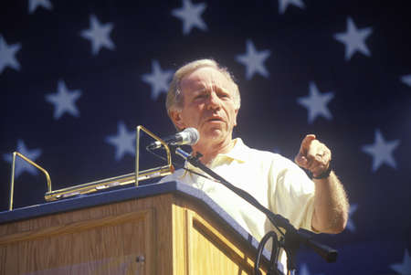 Senator Joe Lieberman campaigns for vice president during a rally at California State University at Fresnoのeditorial素材