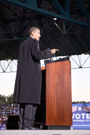 US Senator Barack Obama at Change We Need Presidential rally October 30, 2008, at Verizon Wireless Virginia Beach Amphitheater in Virginia Beach, VAのeditorial素材