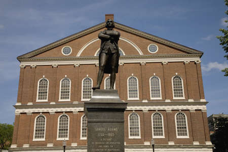 Statue of Revolutionary Patriot, Samuel Adams, 1722-1803, in front of historic Faneuil Hall, Boston, MAのeditorial素材