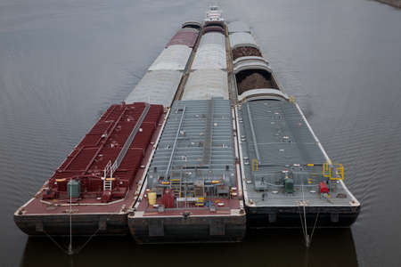 A towboat towing several barges at the Mississippi river, Alton, Illinois, USA のeditorial素材