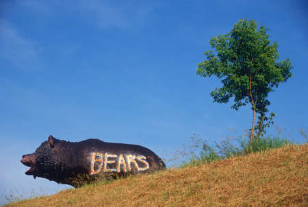 Statue of a giant grizzly bearのeditorial素材