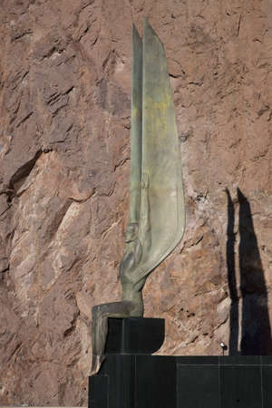 Artistic statue at Hoover Dam in the Black Canyon of the Colorado River, bordering Arizona and Nevadaのeditorial素材