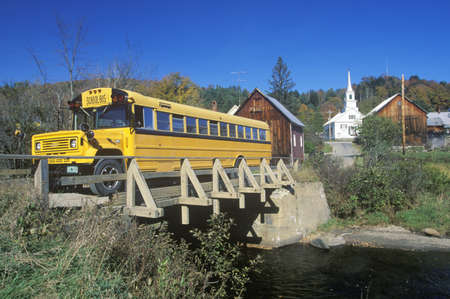 A schoolbus crossing the Waits River Bridge, VTのeditorial素材