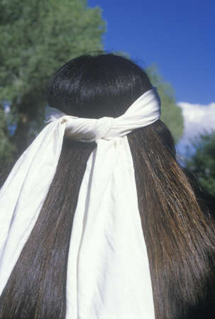 The rear view of a white head band on a Native American Cherokeeのeditorial素材
