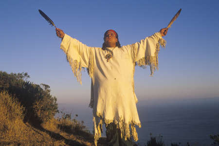 A Native American performing an Earth ceremony, Big Sur, CAのeditorial素材
