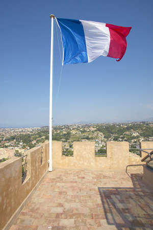 The flag of France flying from the Chateau Grimaldi, Haut de Cagnes, Franceのeditorial素材