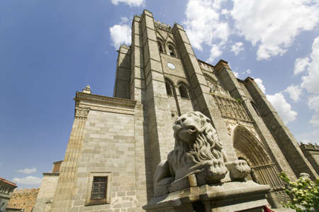 Lion statue in front of Catedral de çvila Ð çvila Cathedra, Cathedral of Avila, the oldest Gothic church in Spain in the old Castilian Spanish village of Avilaのeditorial素材