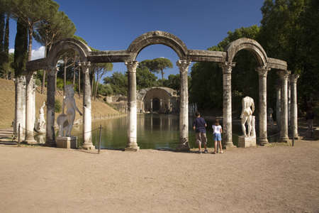 Statues in the Canopus at Hadrian's Villa, Tivoliのeditorial素材