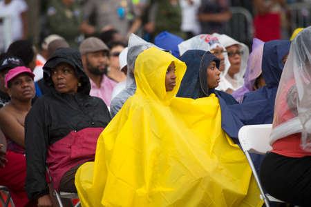 Audiences on the National Mall listen to Presidential speeches at the Let Freedom Ring ceremony at the Lincoln Memorial August 28, 2013 in Washington, DC, commemorating the 50th anniversary of Dr. Martin Luther King Jr.'s 'I Have a Dream' speech.のeditorial素材
