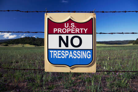 Sign states US Property, NO TRESPASSING, Ojai, California, USAの写真素材