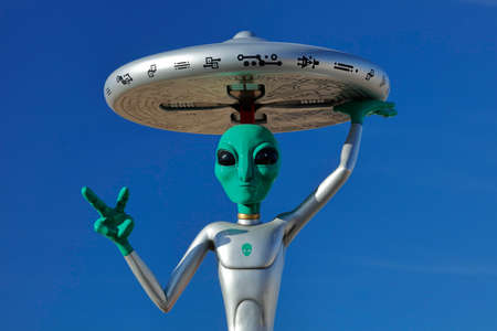 ET with flying saucer on his head off Interstate 15, Baker, CA. Extra Terrestrial highway, Californiaのeditorial素材