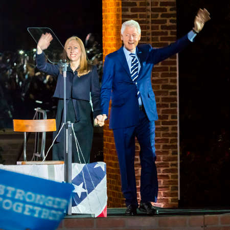 NOVEMBER 7, 2016, INDEPENDENCE HALL, PHIL., PA - PHILADELPHIA, PA - NOVEMBER 07: President Bill Clinton and Chelsea Clinton Mezvinsky appear the Night Before rally at Independence Hall on November 7, 2016 in Philadelphia, Pennsylvania.のeditorial素材