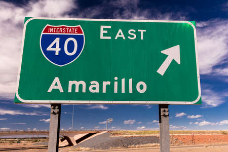 OCTOER 10, 2018 - Amarillo Texas, USA - Interstate 40 to Amarillo Texas on Highway 40のeditorial素材