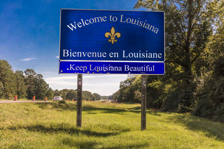 OCT 13, 2018, Louisiana, USA - Welcome to Louisiana State Sign - Bienvenue en Louisiane - Keep Louisiana Beautifulのeditorial素材