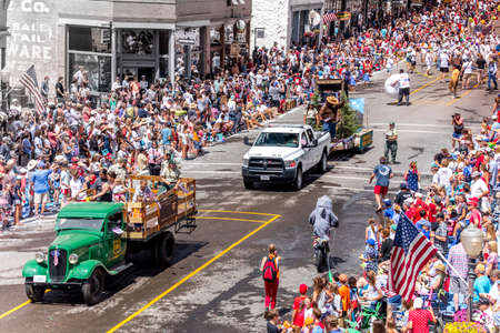 TELLURIDE, COLORADO, USA - July 4, 2018 - Annual  Independence Day Parade, Telluride, Colorado Colorado Avenueのeditorial素材